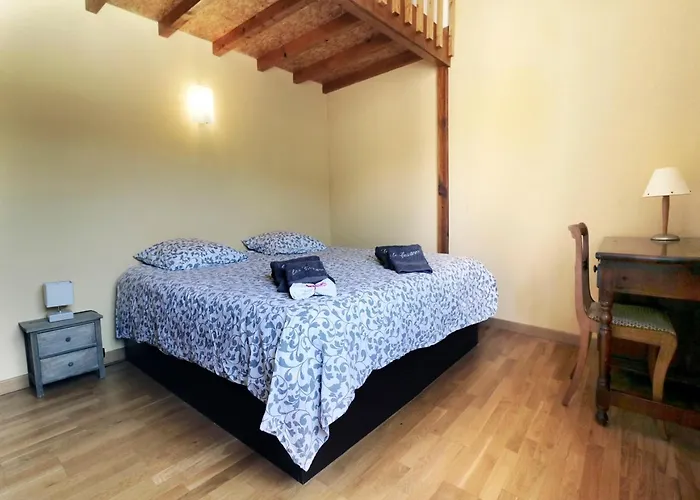 Les Courtines Casa de Férias *